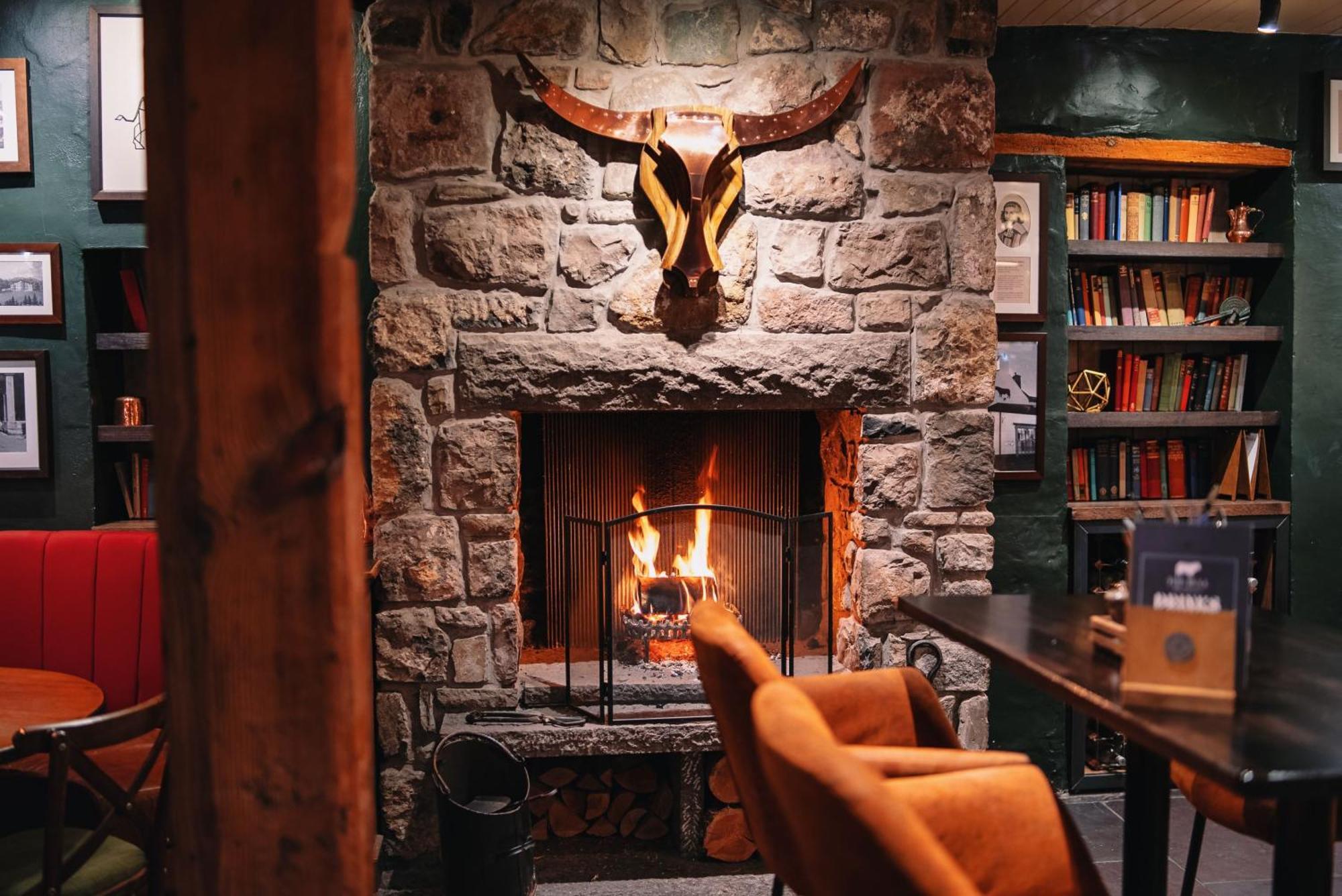 The Bull And Townhouse, Beaumaris- The Inn Collection Group Exterior photo