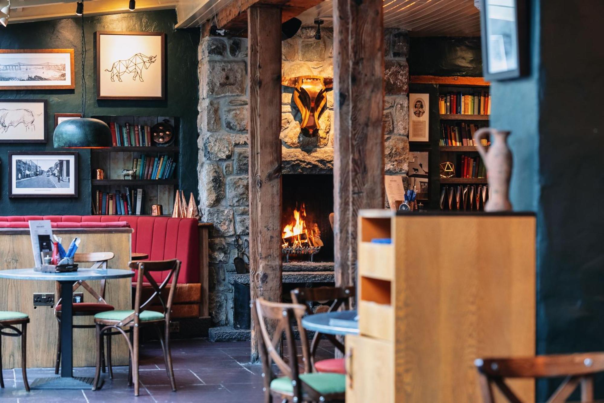 The Bull And Townhouse, Beaumaris- The Inn Collection Group Exterior photo