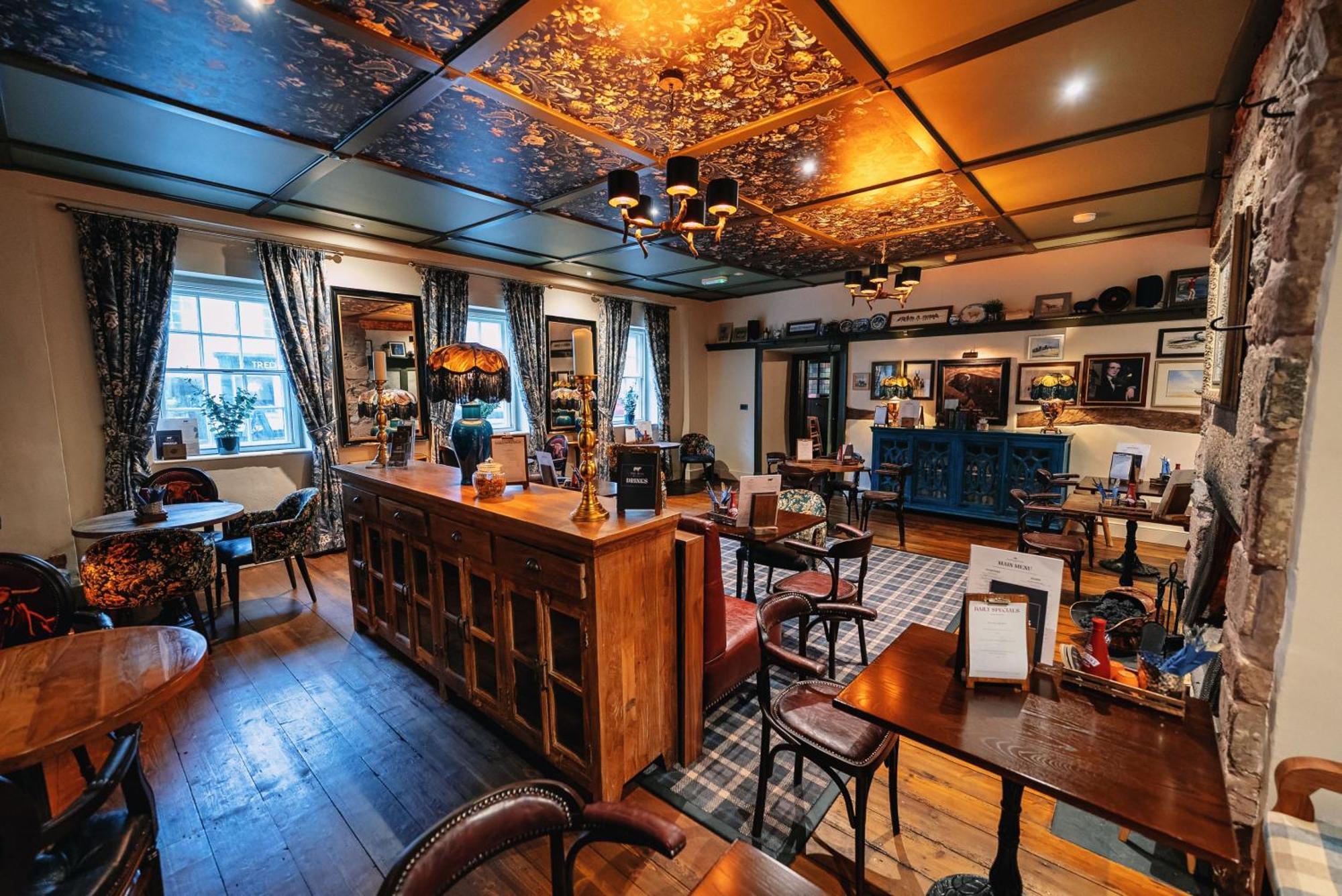 The Bull And Townhouse, Beaumaris- The Inn Collection Group Exterior photo