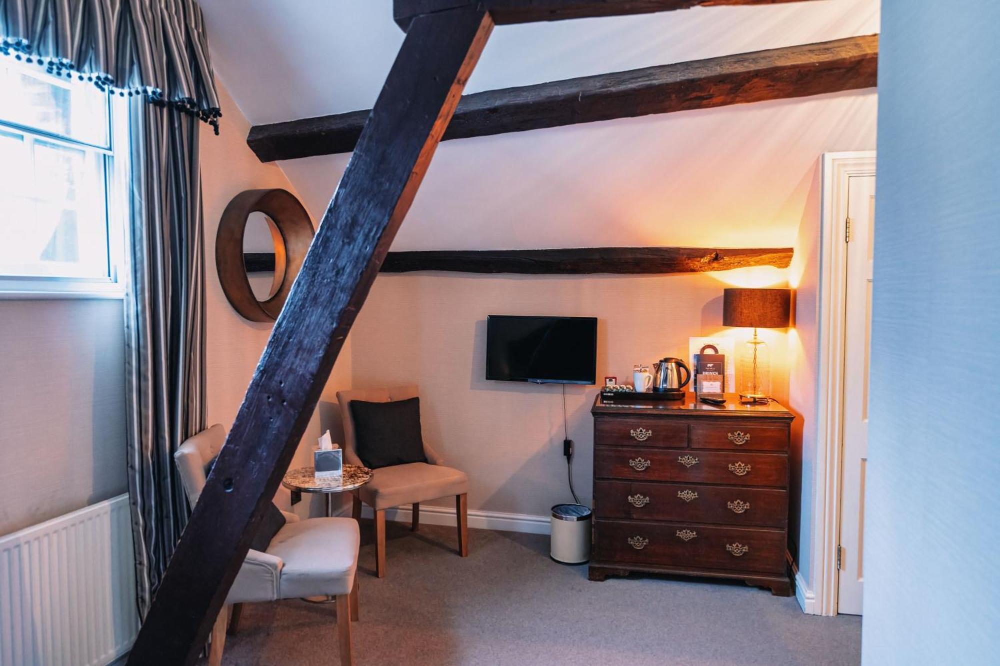 The Bull And Townhouse, Beaumaris- The Inn Collection Group Room photo