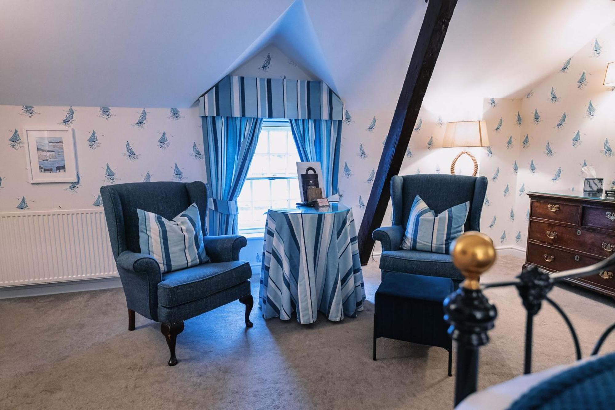 The Bull And Townhouse, Beaumaris- The Inn Collection Group Room photo