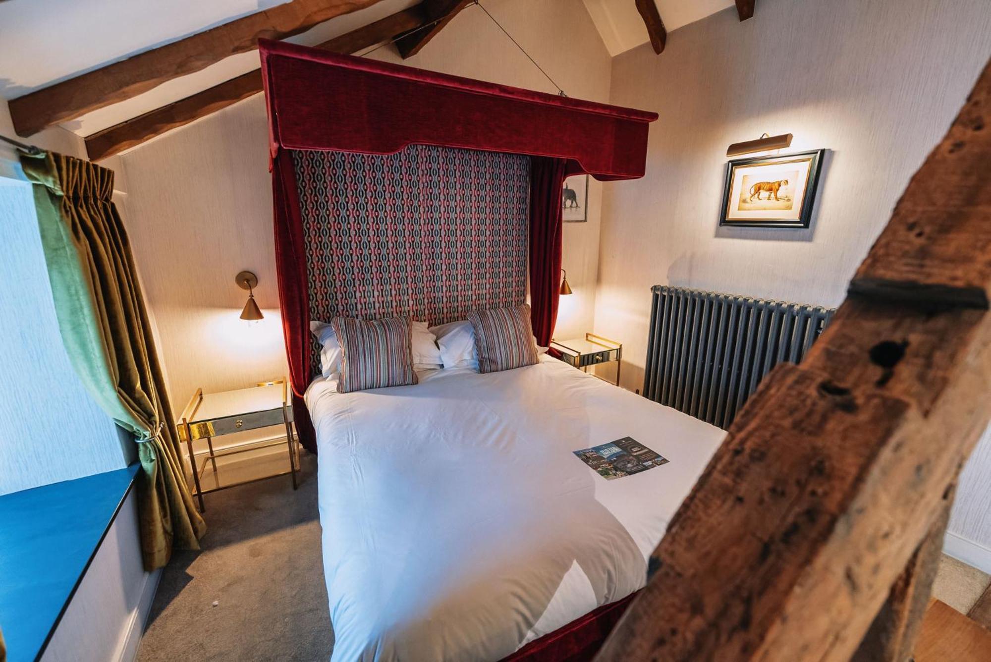 The Bull And Townhouse, Beaumaris- The Inn Collection Group Room photo