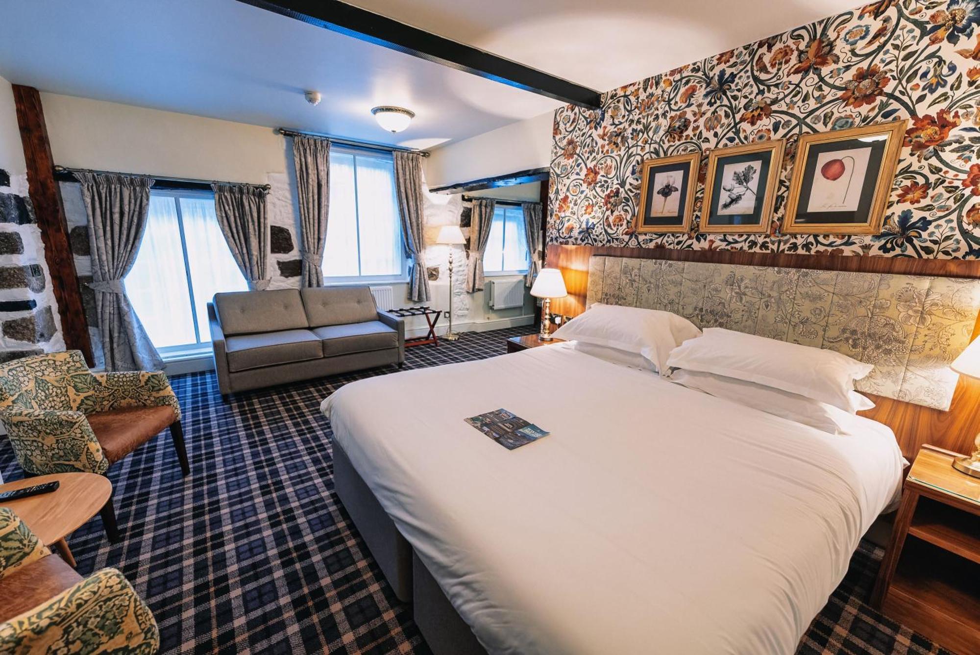 The Bull And Townhouse, Beaumaris- The Inn Collection Group Room photo
